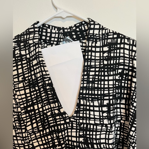 Chico’s Ladies Tunic, Black and White Stretch Knit, size XXL (4) - Picture 3 of 9